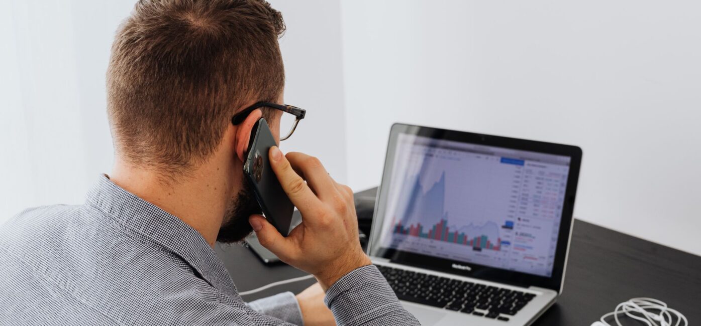 Jak zewnętrzny telemarketing domyka sprzedaż?
